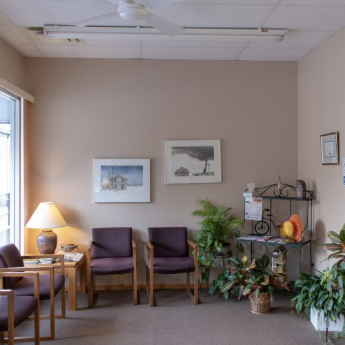 Gallery-inside-lobby-clinic-progressive-rehabilitation-associates-williamsburg-IA